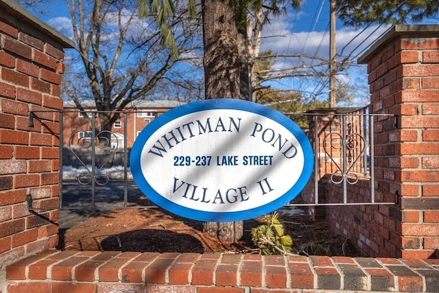 view of community / neighborhood sign