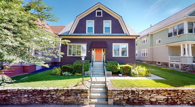 30 Hartshorn Ave, Worcester, MA 01602 - view of front of property with a front yard and a gambrel roof