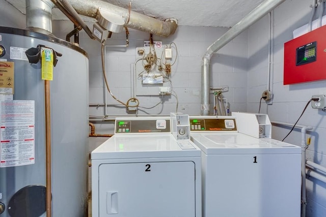 washroom featuring gas water heater and washing machine and clothes dryer