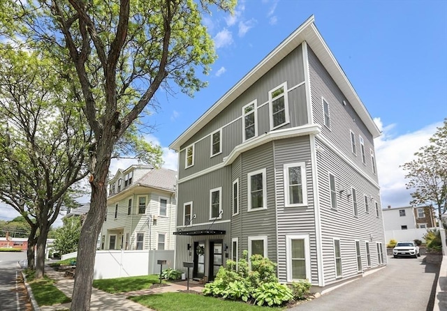 10 Wakefield Ave Unit A, Wakefield, MA 01880 - view of side of property with board and batten siding