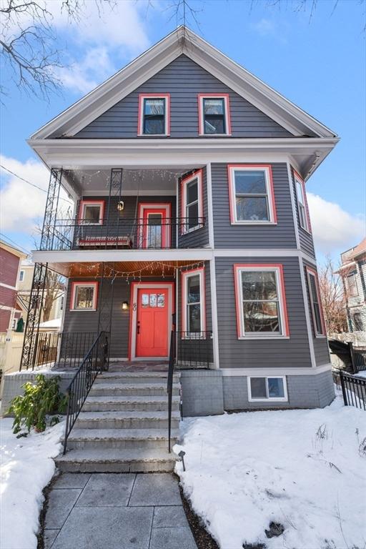 view of front of home featuring a balcony and a porch