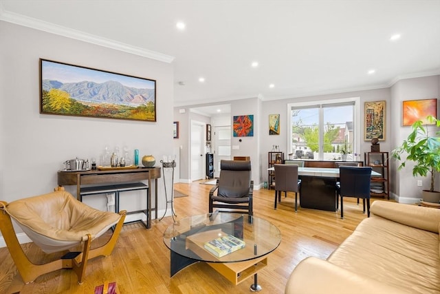 living room with recessed lighting, light wood-style flooring, crown molding, and baseboards