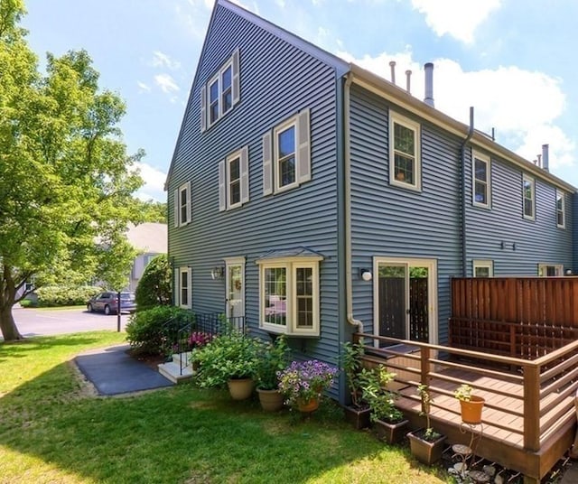 10 Oak Ridge Dr Unit 6, Maynard, MA 01754 - back of house featuring a lawn and a deck