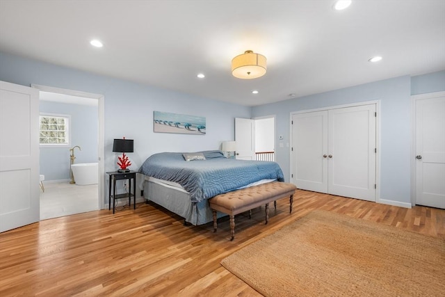 bedroom featuring light wood-style floors, recessed lighting, baseboards, and ensuite bathroom