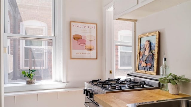 11 Revere Unit 4, Boston, MA 02114 - kitchen featuring stove