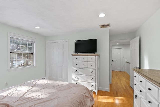 bedroom featuring recessed lighting, a closet, visible vents, and light wood-style flooring