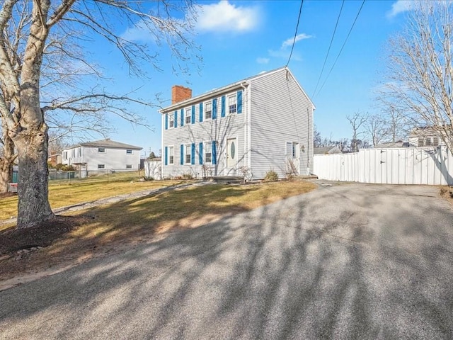 view of side of property featuring a lawn