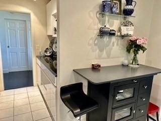 40 Village Rd Unit 606, Middleton, MA 01949 - bar featuring light tile patterned flooring