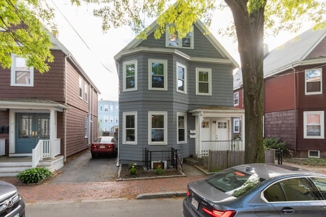 view of front of property