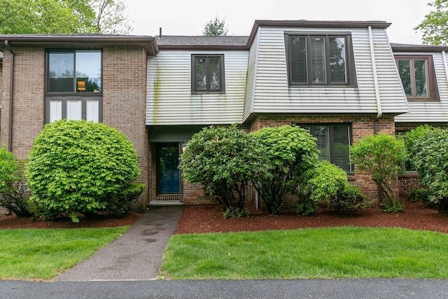33 Cobblestone Ln Unit 33, Worcester, MA 01606 - view of front of property with brick siding and a front yard