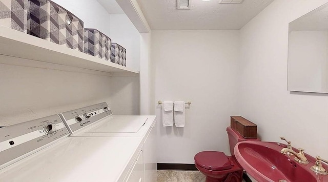 33 Cobblestone Ln Unit 33, Worcester, MA 01606 - laundry room featuring separate washer and dryer and baseboards