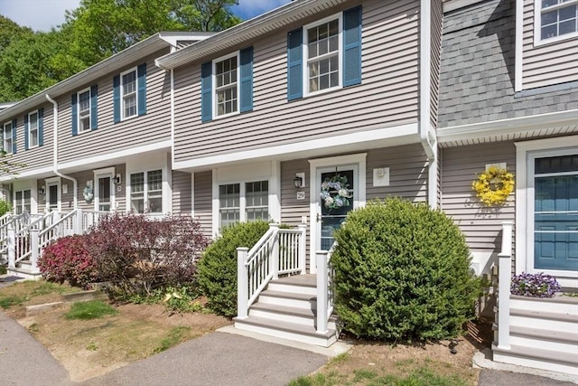 29 Benjamin Landing Ln Unit 29, Franklin, MA 02038 - view of property featuring a porch