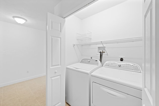 laundry room featuring washer and clothes dryer and baseboards