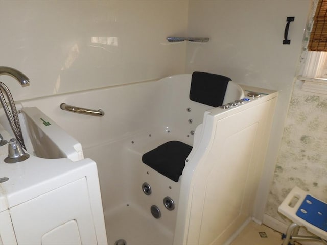 12C Oliver St Unit 12C, Haverhill, MA 01832 - bathroom with a whirlpool tub