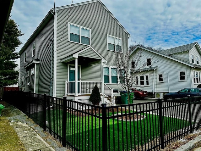 view of front of property featuring a front lawn and a fenced front yard