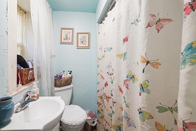 19 Chester St, Fitchburg, MA 01420 - full bathroom featuring a sink, toilet, and a shower with shower curtain