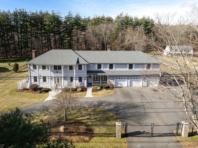 view of front of home featuring a front yard and a garage