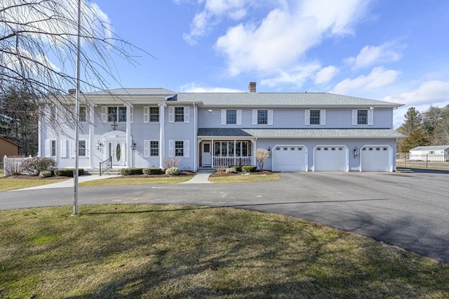 view of front of house featuring a front lawn and a garage