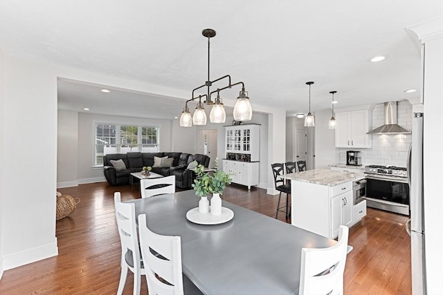 dining area with dark wood-style flooring, recessed lighting, and baseboards