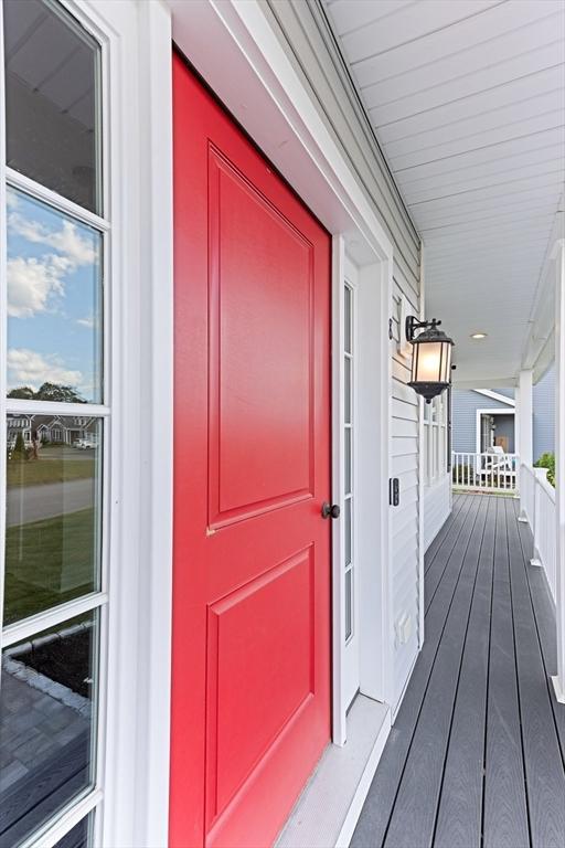 doorway to property with covered porch