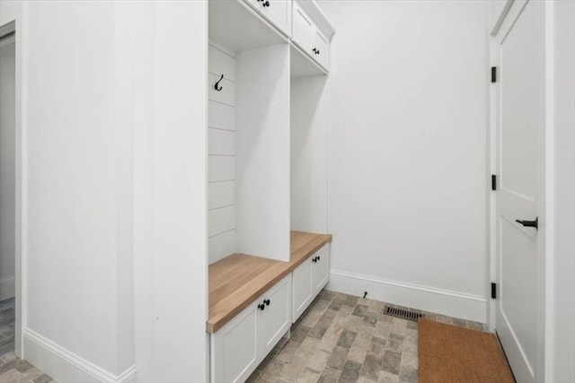 mudroom with visible vents and baseboards