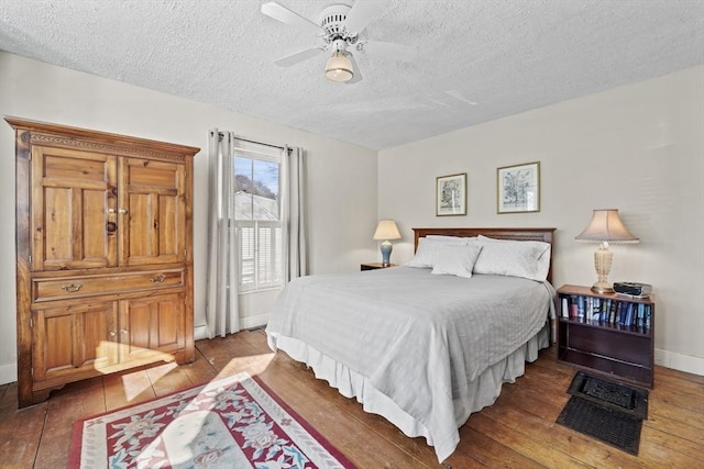 bedroom with ceiling fan, a textured ceiling, and light hardwood / wood-style flooring