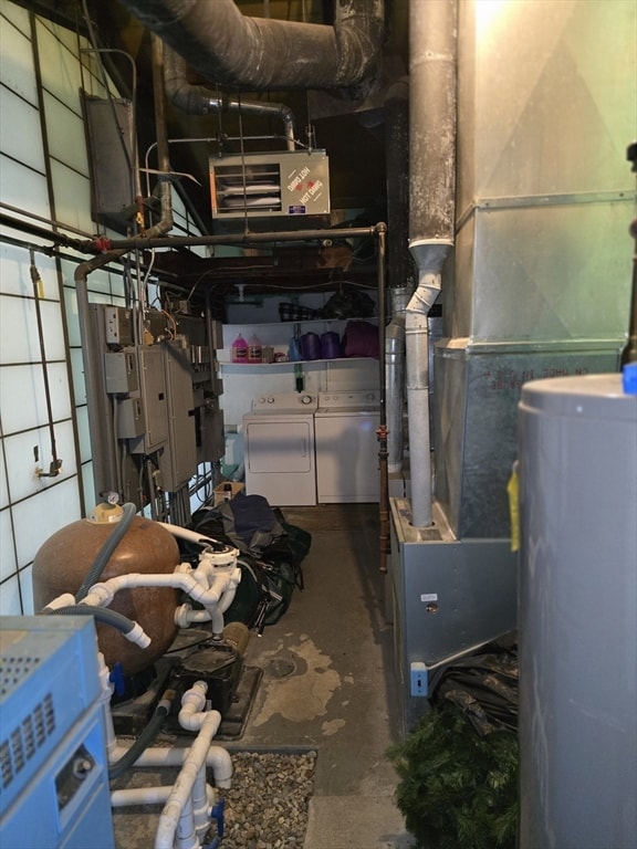 utility room featuring independent washer and dryer