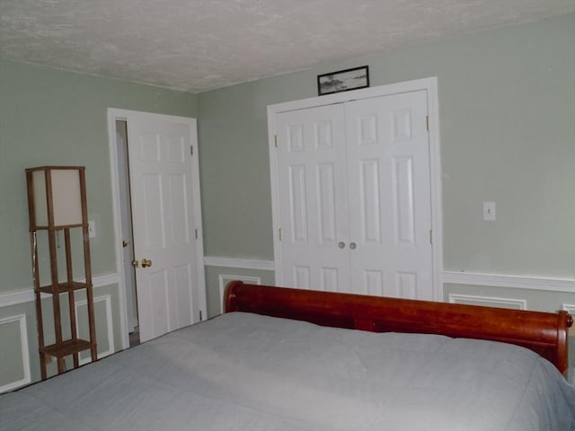 bedroom with a closet and a textured ceiling