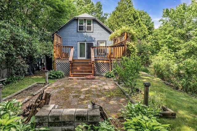 4 3rd Rd, Woburn, MA 01801 - back of property with a deck
