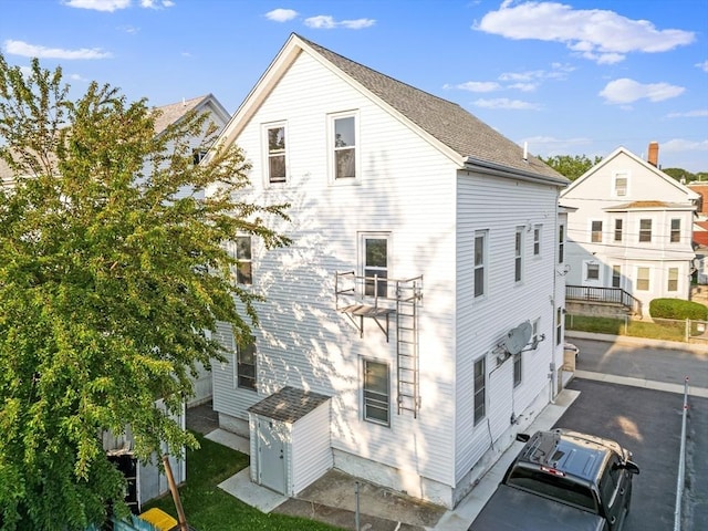 27 Cook St, Fall River, MA 02724 - view of side of home