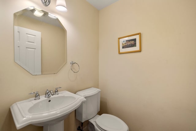 bathroom featuring toilet and sink