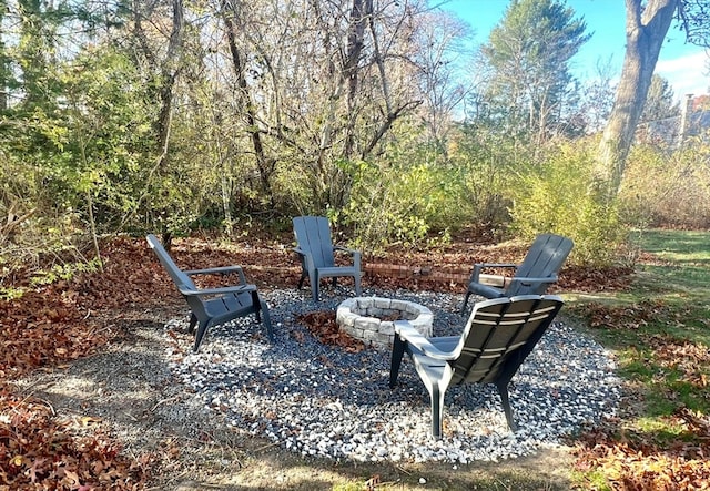 view of yard featuring an outdoor fire pit