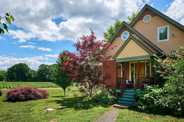 view of front facade with a front lawn