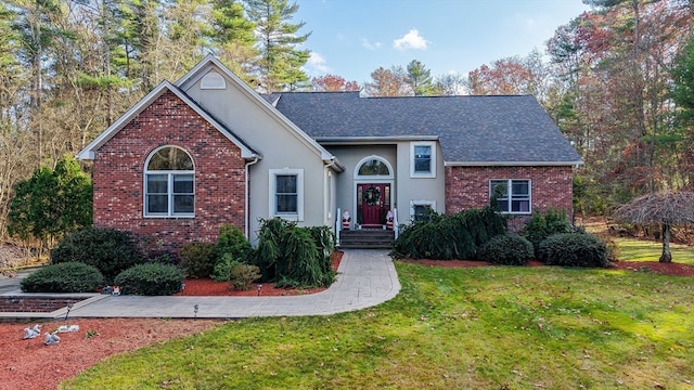 front facade featuring a front yard