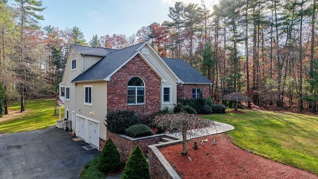 view of front facade featuring a front lawn and a garage