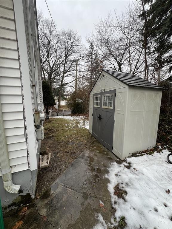 view of outbuilding