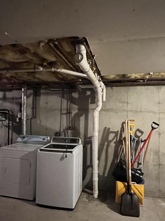 basement featuring washing machine and dryer