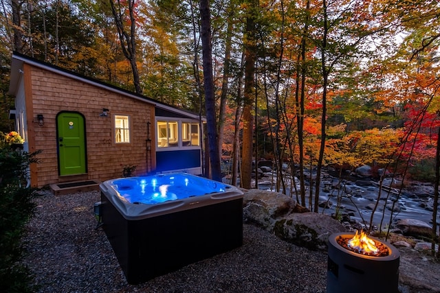 view of yard featuring a hot tub