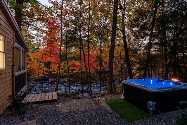 view of yard featuring a hot tub