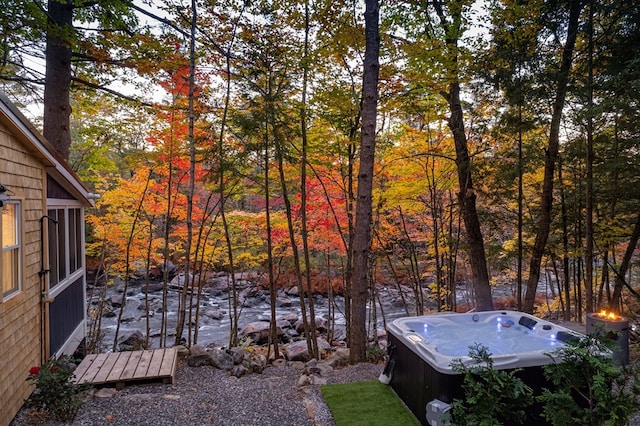 view of yard with a hot tub