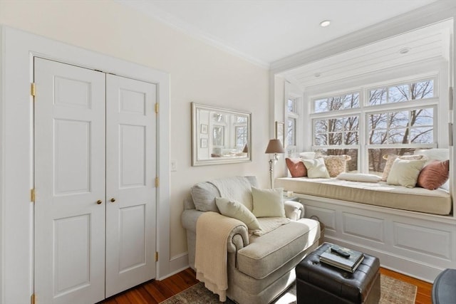 sitting room featuring dark wood-style floors, recessed lighting, and ornamental molding