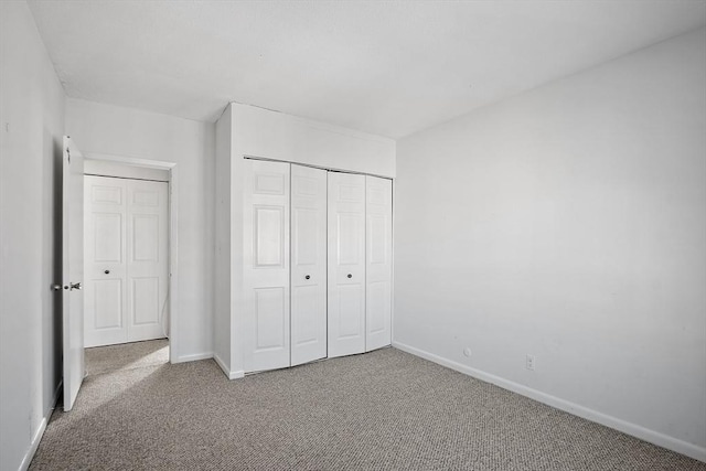 unfurnished bedroom with carpet flooring and a closet