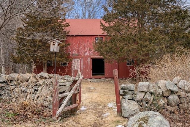 view of side of property featuring an outdoor structure