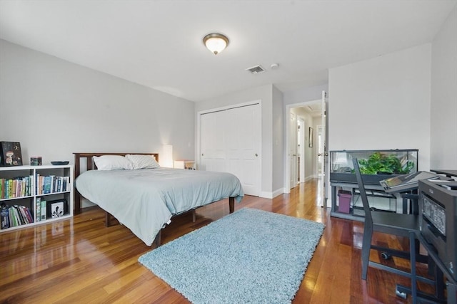 239 Prospect St Unit 2, Cambridge, MA 02139 - bedroom with a closet, wood finished floors, and baseboards