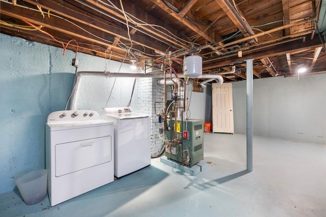 basement featuring washer and clothes dryer