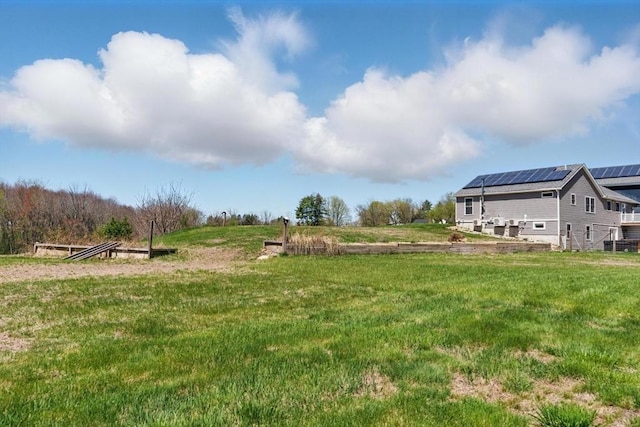 view of yard featuring a rural view