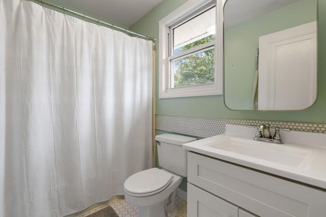 full bathroom with vanity, toilet, and a shower with curtain