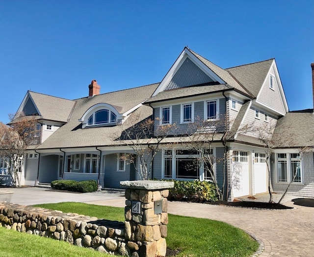 view of front facade with a garage