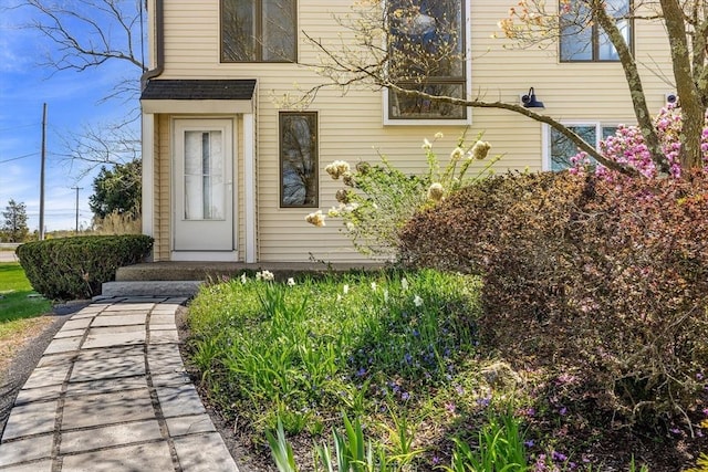 1705 Wampanoag Trl, Barrington, RI 02806 - view of property entrance