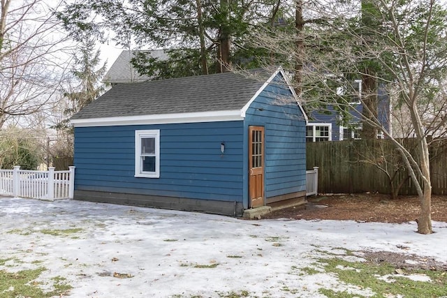 view of outdoor structure featuring a fenced backyard and an outbuilding